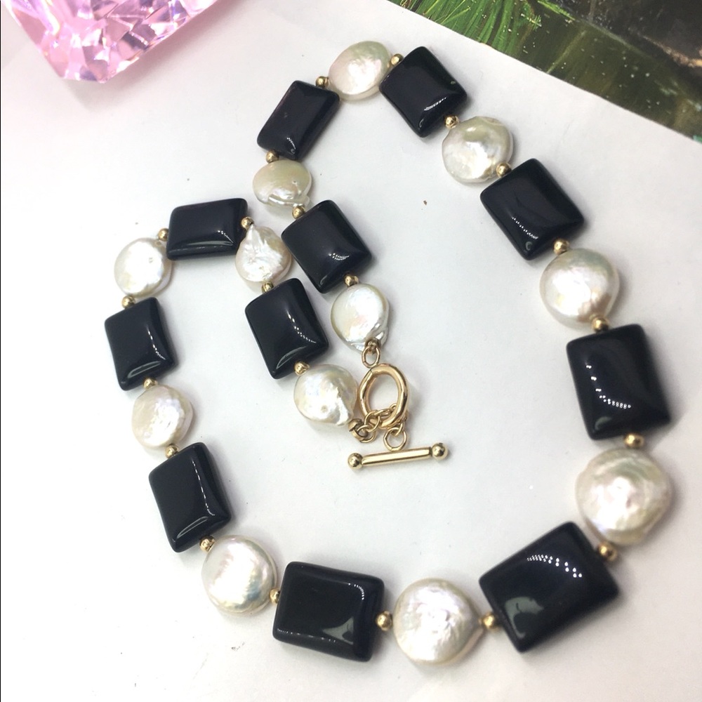 Vtg 14/20kt GF. Flat coin Pearl onyx necklace. Vtg freshwater Pearl onyx toggle